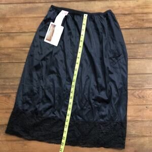 Vintage 1980's women’s black skir slip NWT